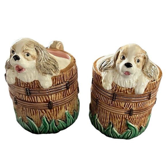 Spaniel Puppy in Barrel Creamer and Sugar Bowl w/ Lid Set VINTAGE - Picture 1 of 11